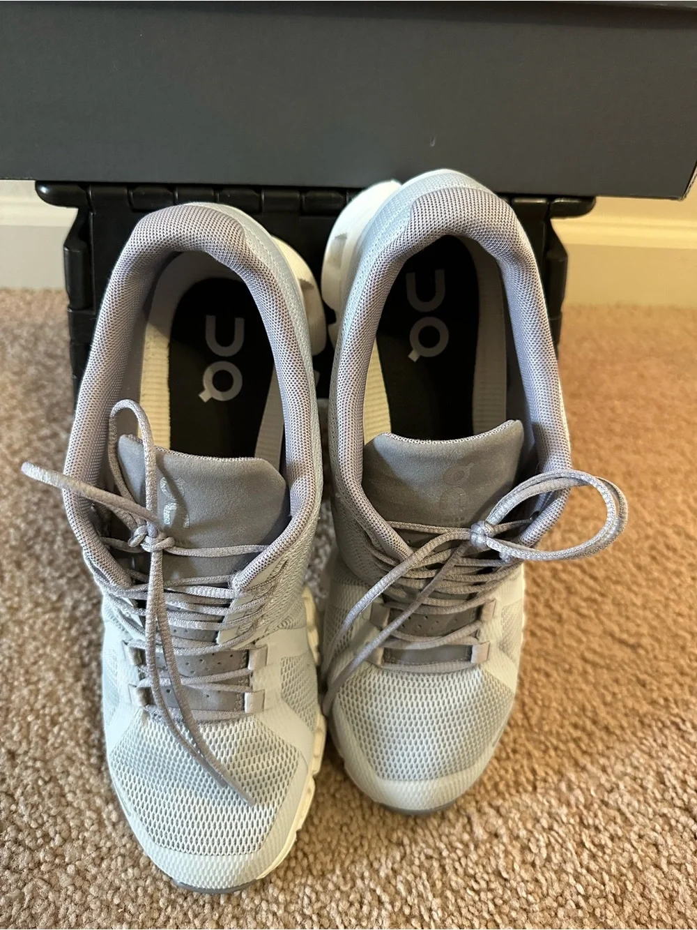 On Running Cloud 5 Women’s Size W9.5 color Heather/Fossil